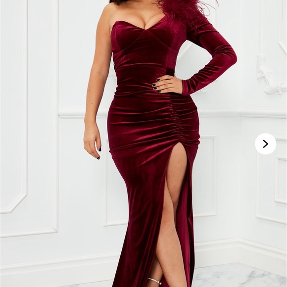 Elegant Burgundy One-Shoulder Dress - Picture 1 of 4